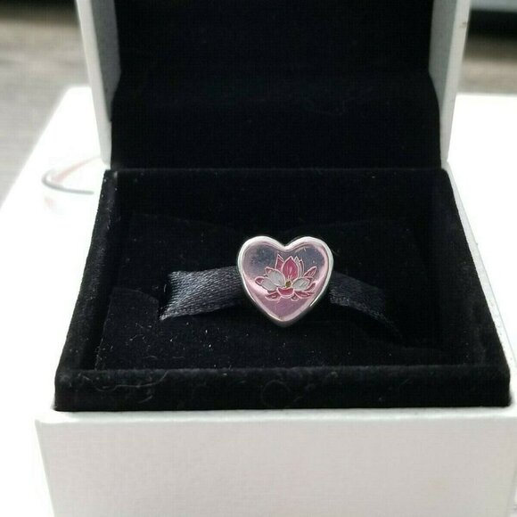 AUTH PANDORA SS CDN EXCLUSIVE LOTUS BLOOM ENG792015_3- NOT AVAILABLE USA - Picture 3 of 5